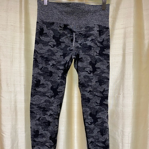 No line scrunched booty leggings - Picture 2 of 4